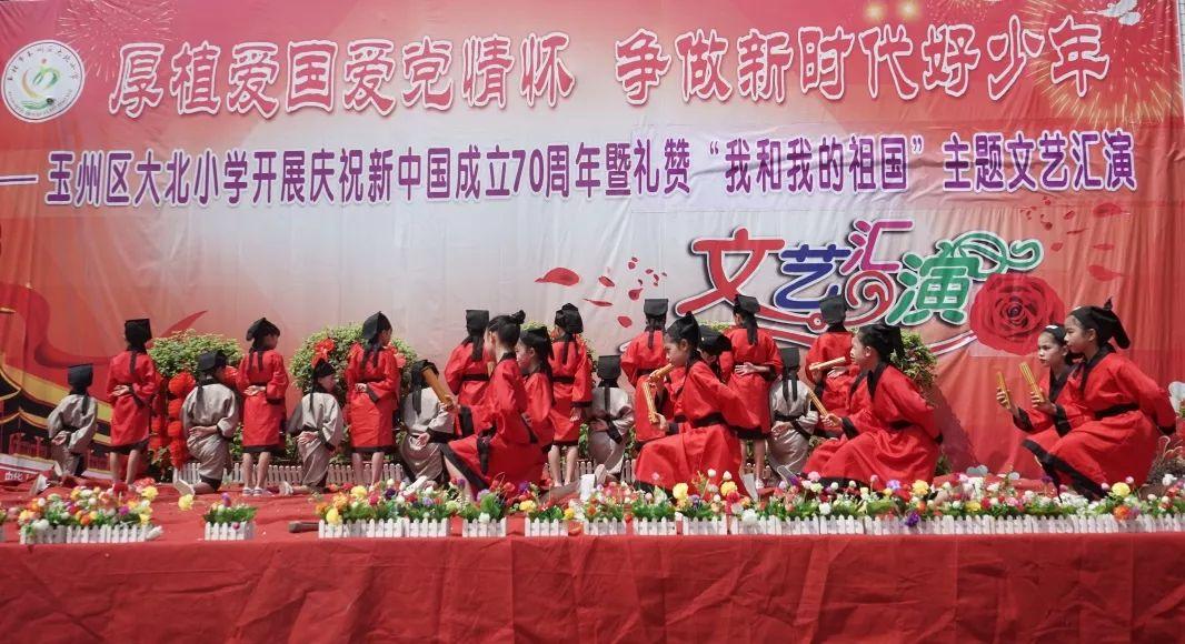 女友的妈妈对我不满意要女友跟我分手怎么办？